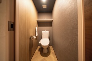 Sèche-cheveux, serviettes fournies