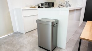 Fridge, microwave, stovetop, cookware/dishes/utensils