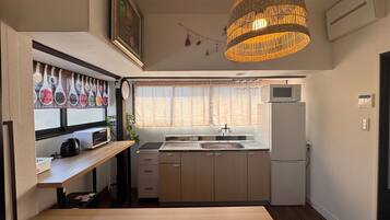 冰箱、微波炉、厨具/餐具