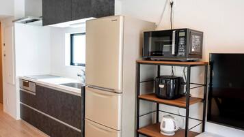 Fridge, microwave, stovetop, cookware/dishes/utensils