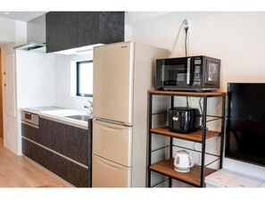 Fridge, microwave, stovetop, cookware/dishes/utensils