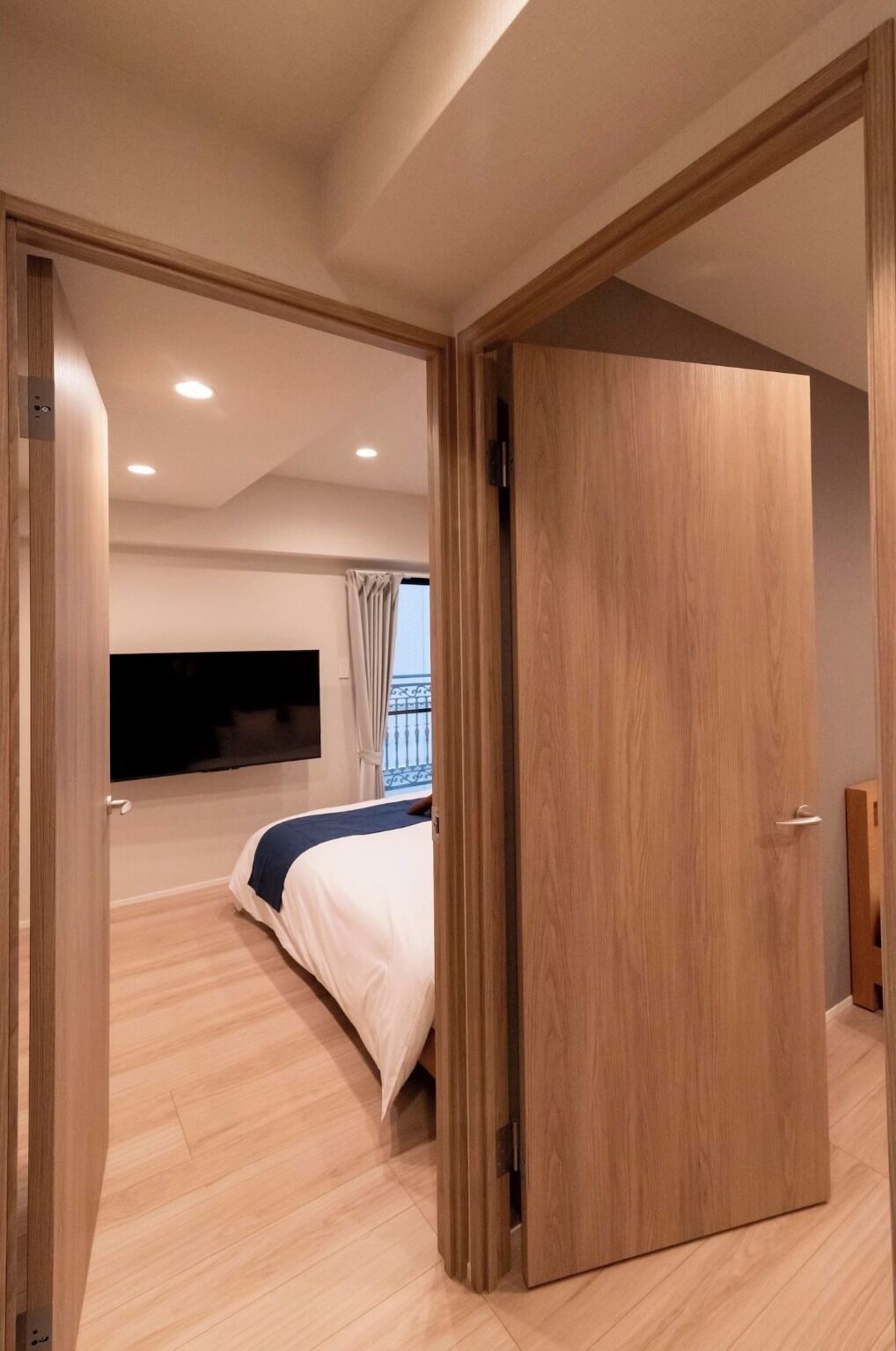 2 室のベッドルーム、デスク、WiFi (無料)、ベッドシーツ