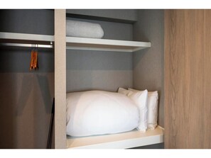 1 bedroom, desk, free WiFi, bed sheets