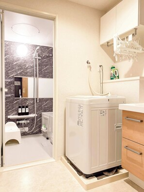 Shower, hair dryer, towels