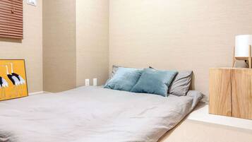 2 bedrooms, desk, iron/ironing board, WiFi