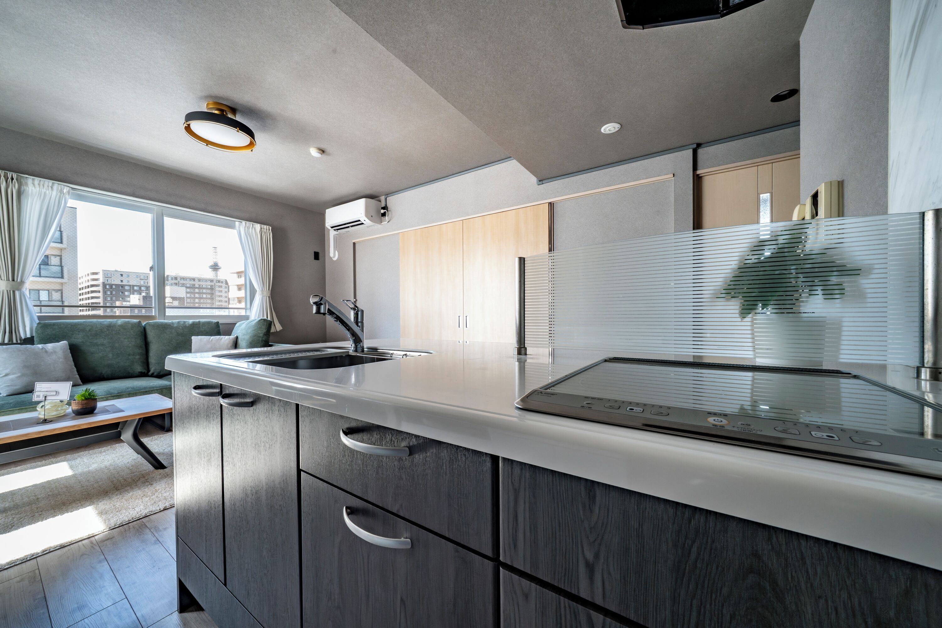 電冰箱、微波爐、爐台、烤麵包機