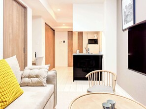 Unclassified image, 4 of 55, button