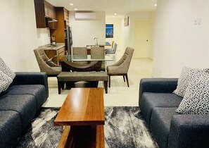TV - Luxury apartment with ocean view in the golden zone (Mazatlán)