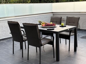Outdoor dining - Stylish loft with gallery and modern living ambience in Rhodes Town (Rodos)