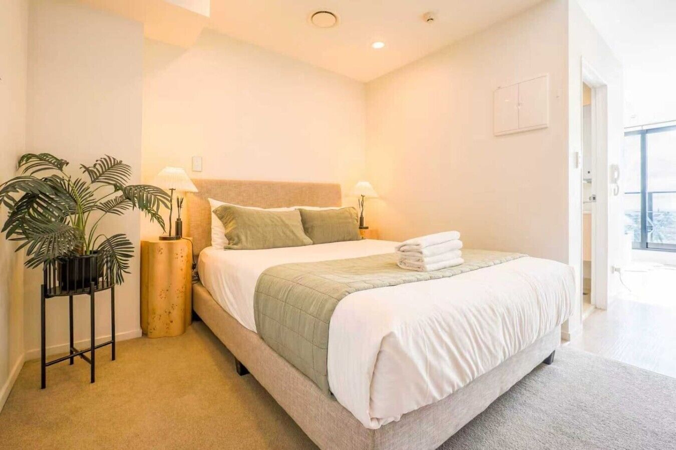 Iron/ironing board, WiFi (free), bed sheets