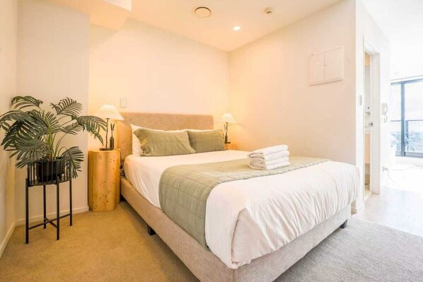 Iron/ironing board, WiFi (free), bed sheets
