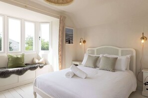 5 Schlafzimmer, Schreibtisch, Bügeleisen/Bügelbrett, Reisekinderbett