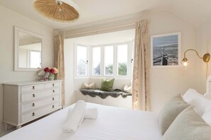 5 bedrooms, desk, iron/ironing board, travel cot