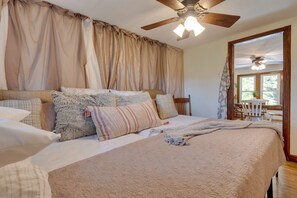 2 bedrooms, iron/ironing board, travel crib, internet