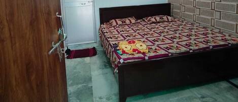 Quarto standard | Camas extras/dobráveis (sobretaxa), Wi-Fi de cortesia, roupa de cama