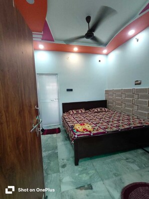 Standard Room | Rollaway beds, free WiFi, bed sheets