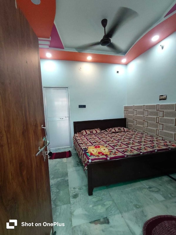 Standard Room | Rollaway beds, free WiFi, bed sheets