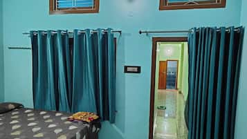Family Room, Non Smoking, City View | Rollaway beds, free WiFi, bed sheets