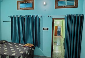 Family Room, Non Smoking, City View | Rollaway beds, free WiFi, bed sheets