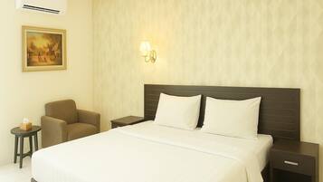 Deluxe-Studio | Schreibtisch, laptopgeeigneter Arbeitsplatz, kostenloses WLAN