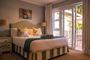 5 bedrooms, iron/ironing board, WiFi, bed sheets