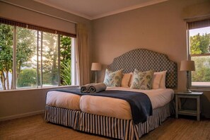 Silitysrauta/-lauta, Wi-Fi, vuodevaatteet