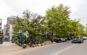 Exterior - Flxho Tribe - Bespoke Hotel - Arjun Marg (Gurugram)