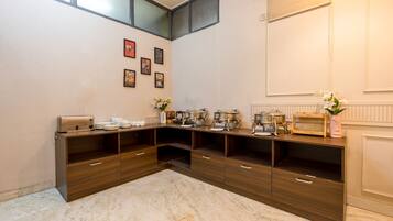 Daily buffet breakfast for a fee