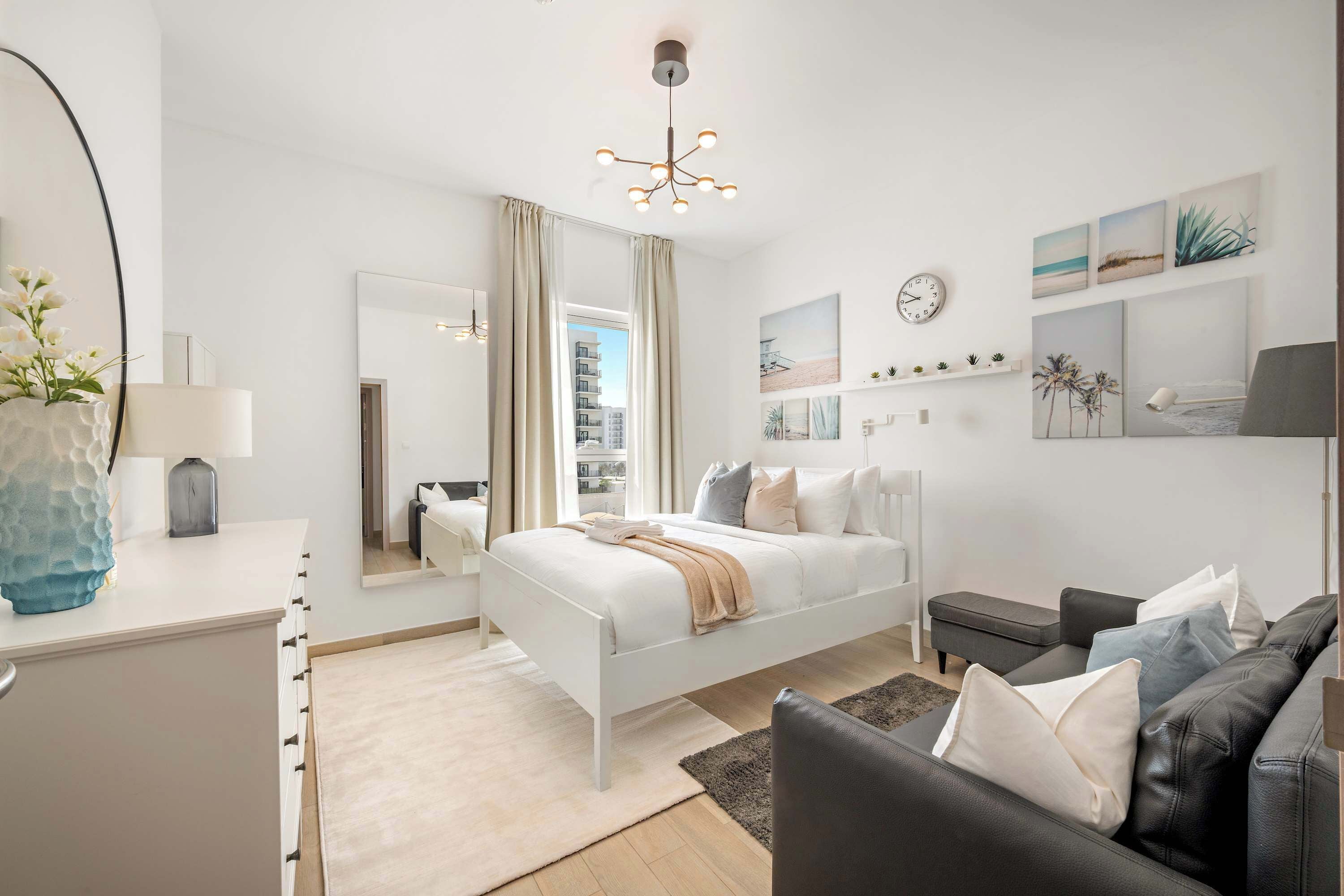 4 bedrooms, desk, iron/ironing board, WiFi