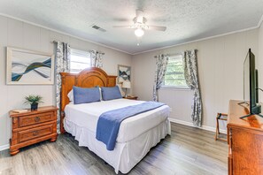 3 bedrooms, travel cot, Internet, bed sheets - Peaceful Chatham Home in Virginia Countryside! (Chatham)
