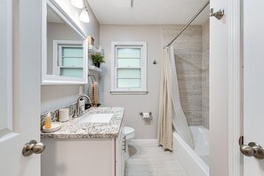 Hair dryer, towels - Peaceful Chatham Home in Virginia Countryside! (Chatham)