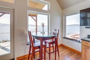 Dining - Whale Watching at Beachfront Cottage in Juneau! (Juneau)