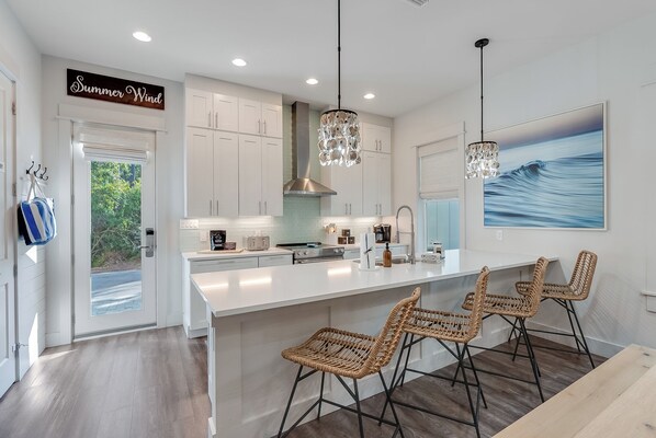 Full-sized fridge, microwave, oven, dishwasher - Downtime Seacrest (Panama City Beach)