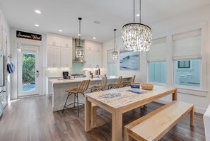 In-room dining - Downtime Seacrest (Panama City Beach)