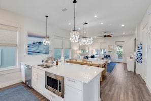 Full-sized fridge, microwave, oven, dishwasher - Downtime Seacrest (Panama City Beach)