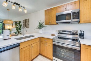 Fridge, microwave, stovetop, coffee/tea maker - Top Floor Ocean-View Condo: Walk to Kona Beaches! (Kailua-Kona)