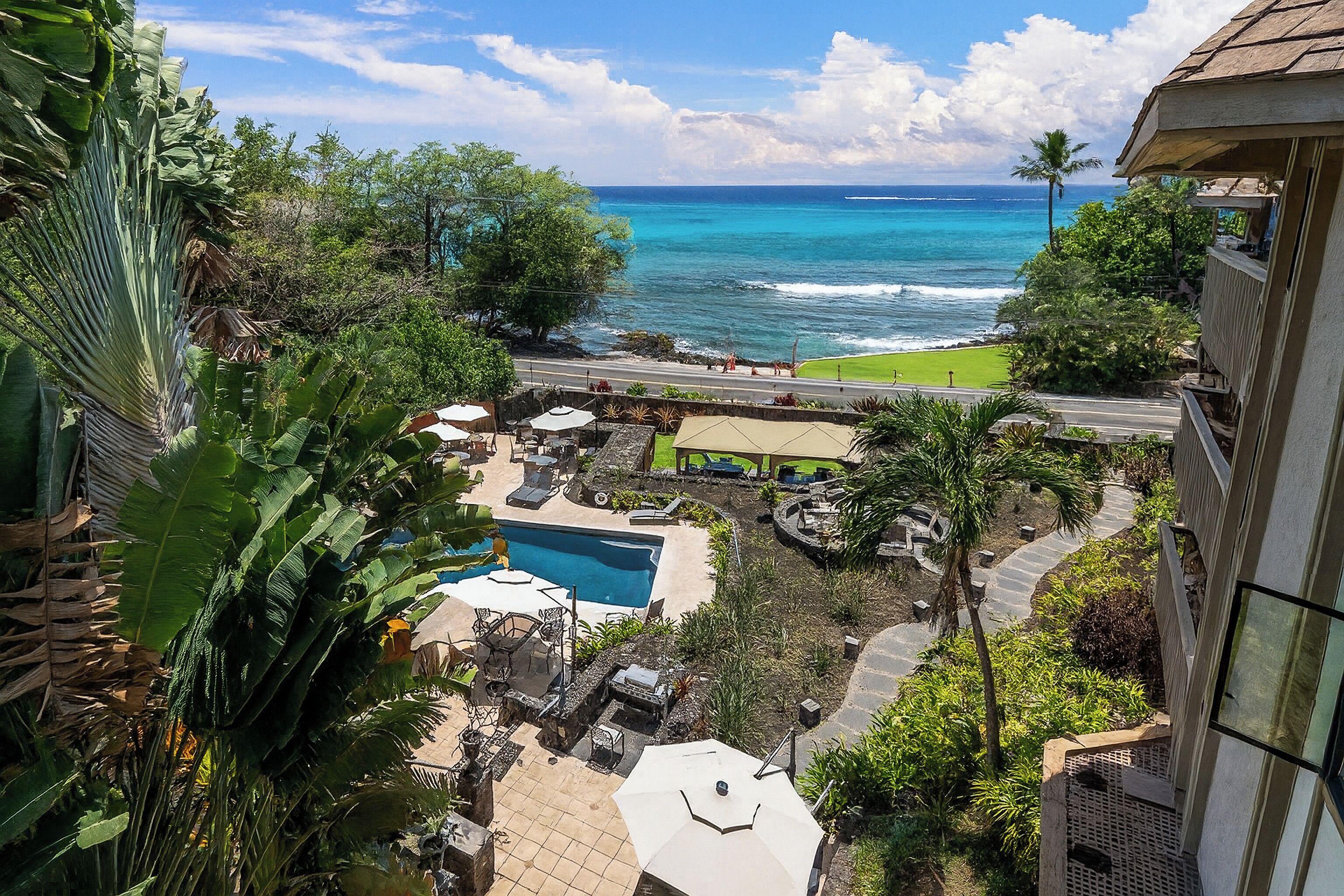 Top Floor Ocean-View Condo: Walk to Kona Beaches!