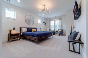 3 habitaciones, tabla de planchar con plancha, wifi y ropa de cama 