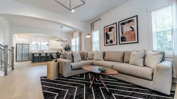 Televisio, pöytäjalkapallopöytä, työhuone