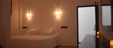 Deluxe Double Room, Balcony | In-room safe, desk, soundproofing, free WiFi