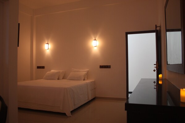 Deluxe Double Room, Balcony | In-room safe, desk, soundproofing, free WiFi