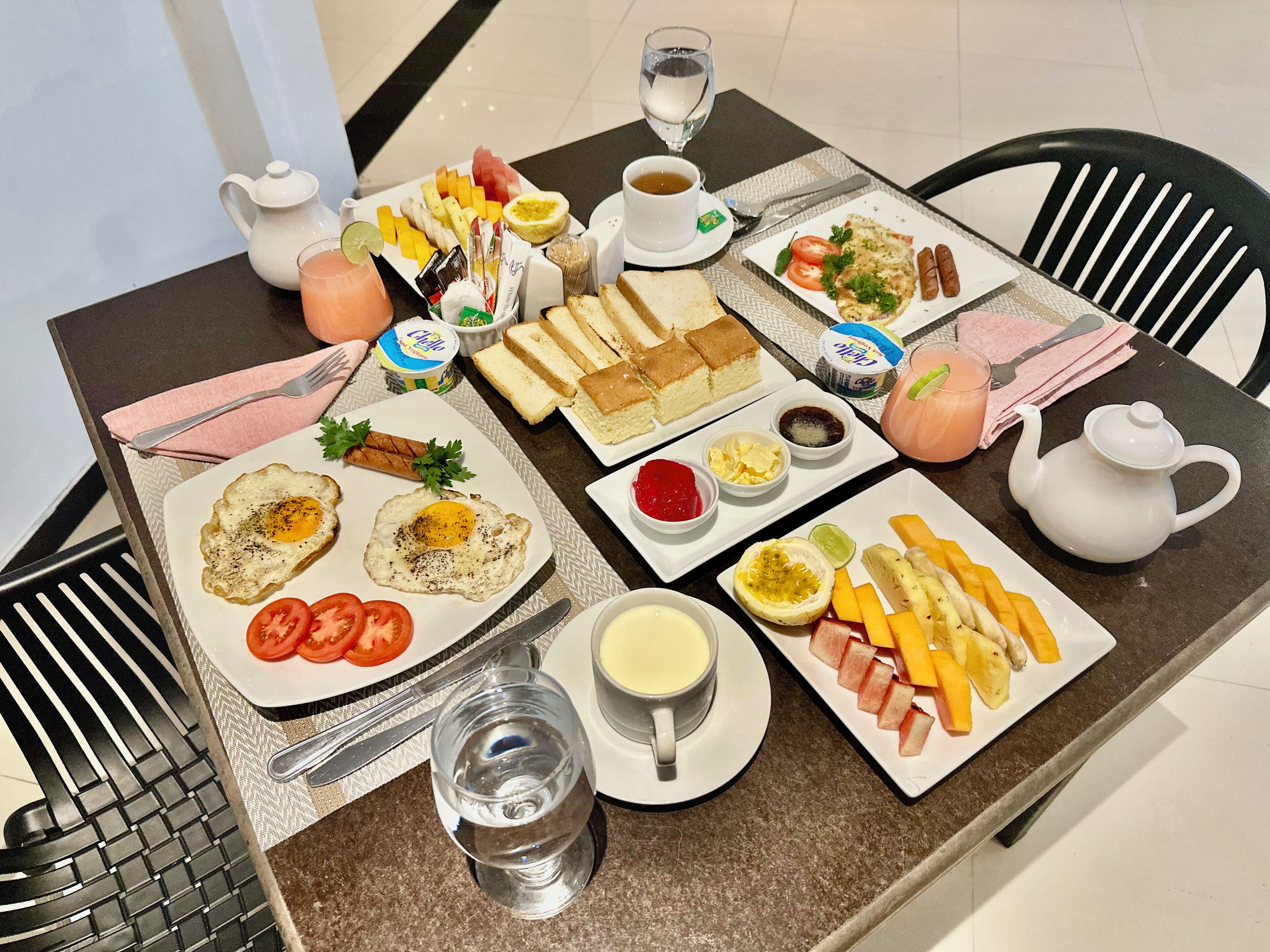 Petit déjeuner complet servi tous les jours en supplément