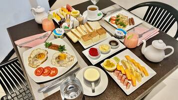 Petit déjeuner complet servi tous les jours en supplément