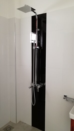 Quarto casal luxo, sacada | Banheiro