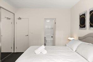 1 habitación, tabla de planchar con plancha, wifi y ropa de cama