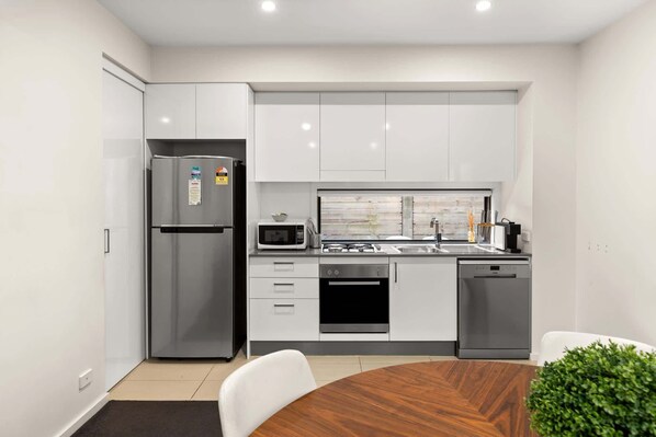 Fridge, microwave, oven, stovetop