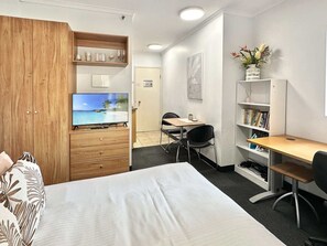 Desk, iron/ironing board, WiFi, bed sheets