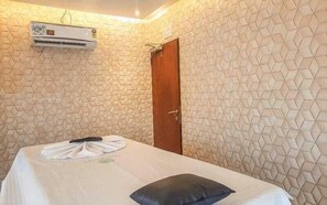 Body treatments, hot stone massages, body wraps, body scrubs, facials - HOTEL PHILIPS  (Ahmedabad)