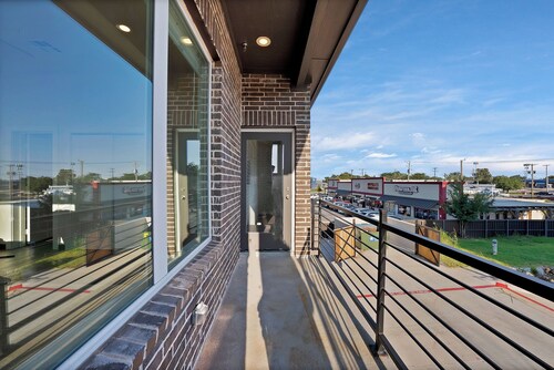 Charming 2-bedroom townhome Near AT&T Stadium in Arlington