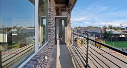 Charming 2-bedroom townhome Near AT&T Stadium in Arlington